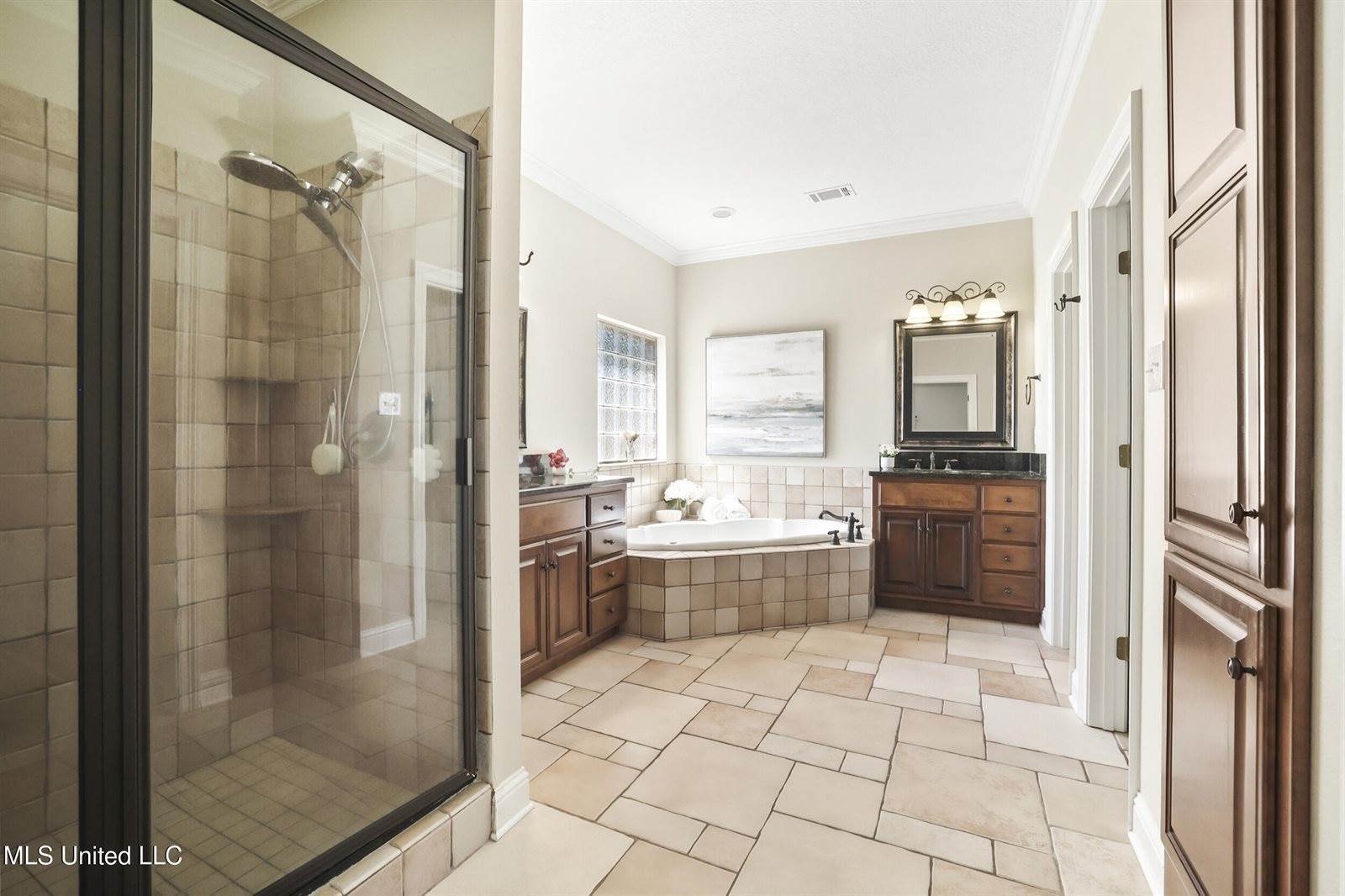 1914 Shelby Lane, Ocean Springs, MS 39564