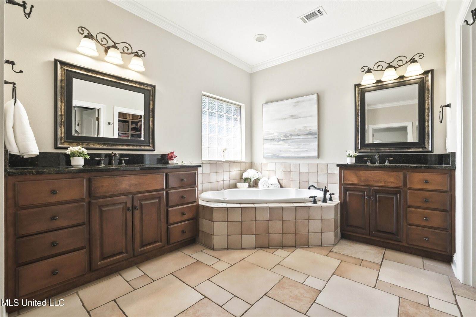 1914 Shelby Lane, Ocean Springs, MS 39564