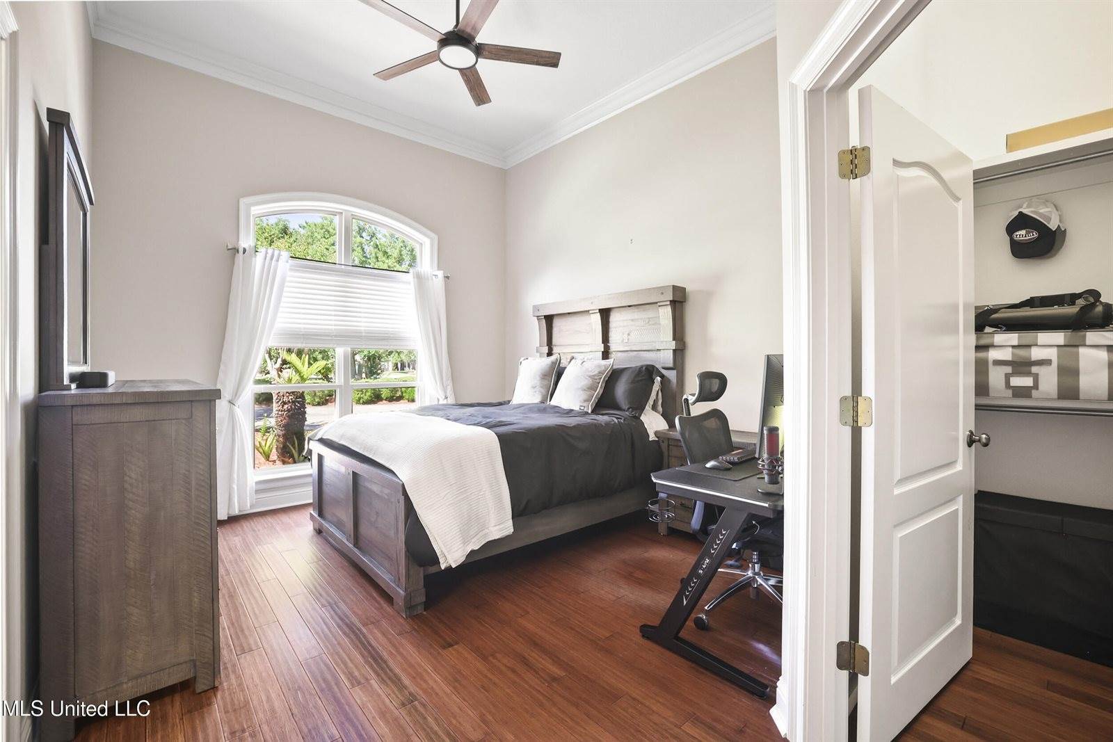 1914 Shelby Lane, Ocean Springs, MS 39564