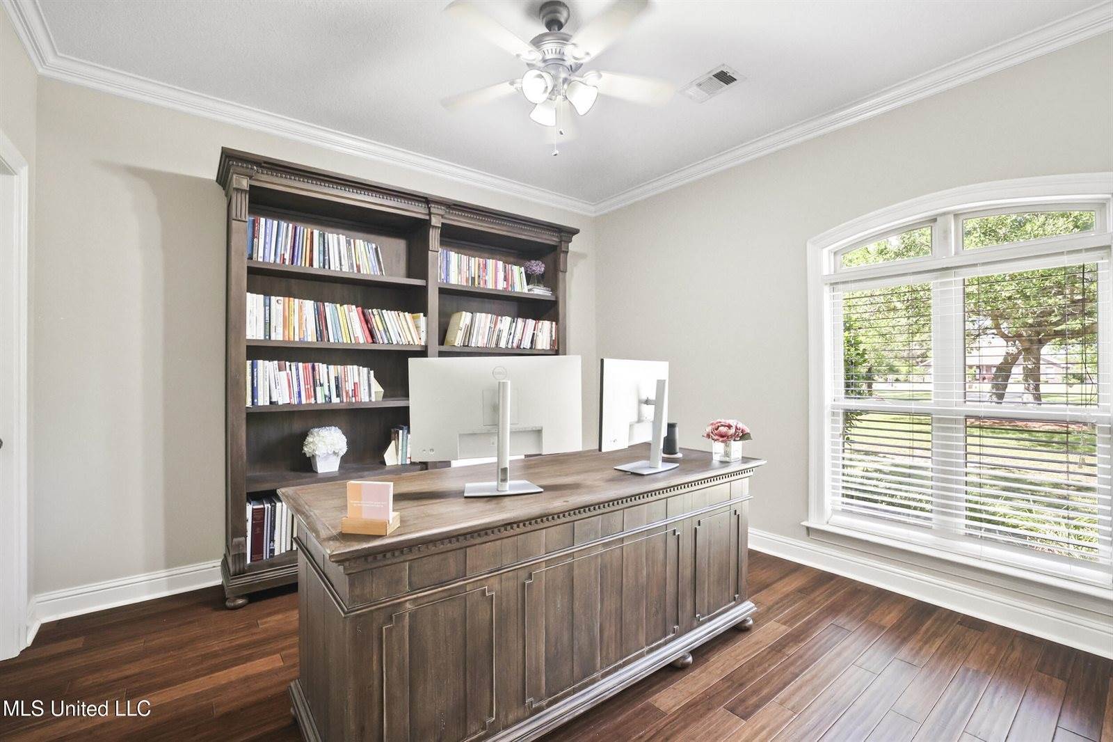 1914 Shelby Lane, Ocean Springs, MS 39564