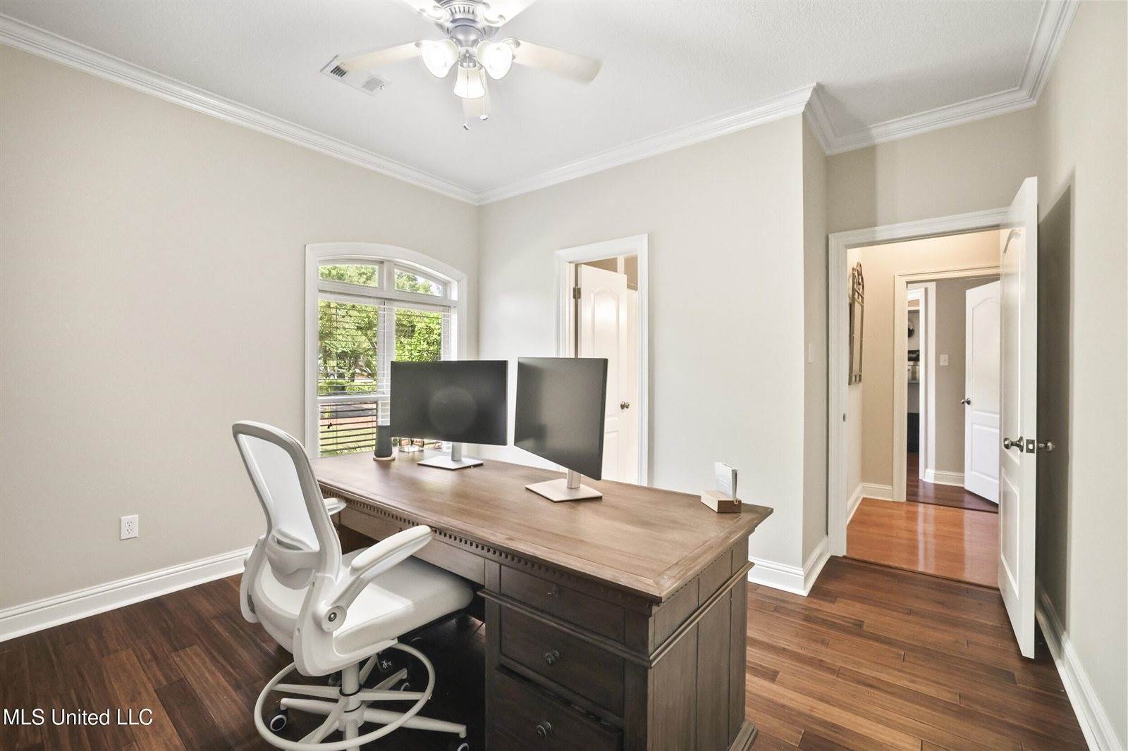 1914 Shelby Lane, Ocean Springs, MS 39564