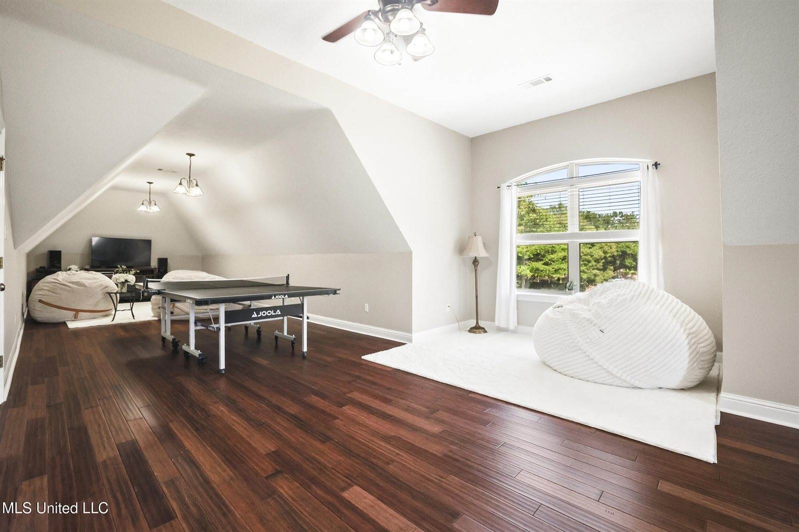 1914 Shelby Lane, Ocean Springs, MS 39564