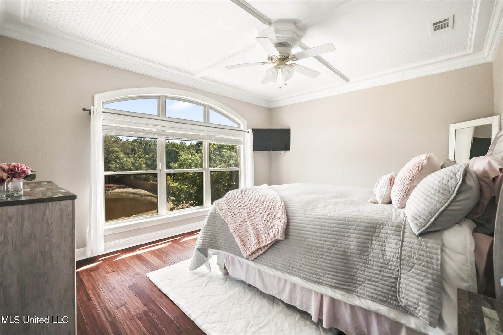 1914 Shelby Lane, Ocean Springs, MS 39564