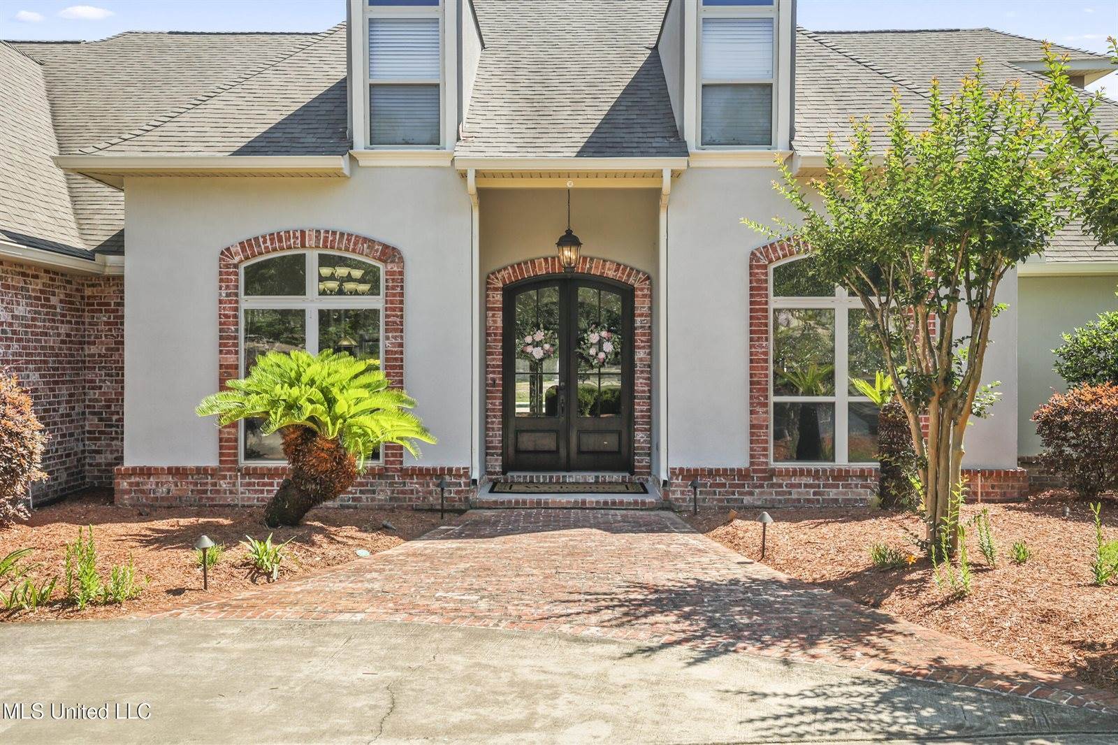 1914 Shelby Lane, Ocean Springs, MS 39564