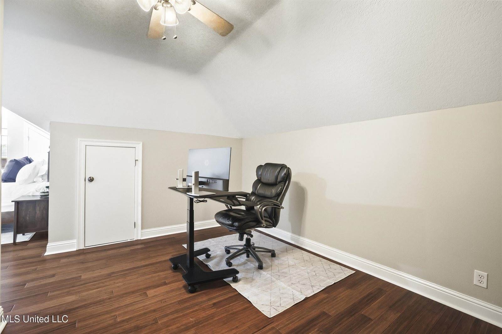 1914 Shelby Lane, Ocean Springs, MS 39564