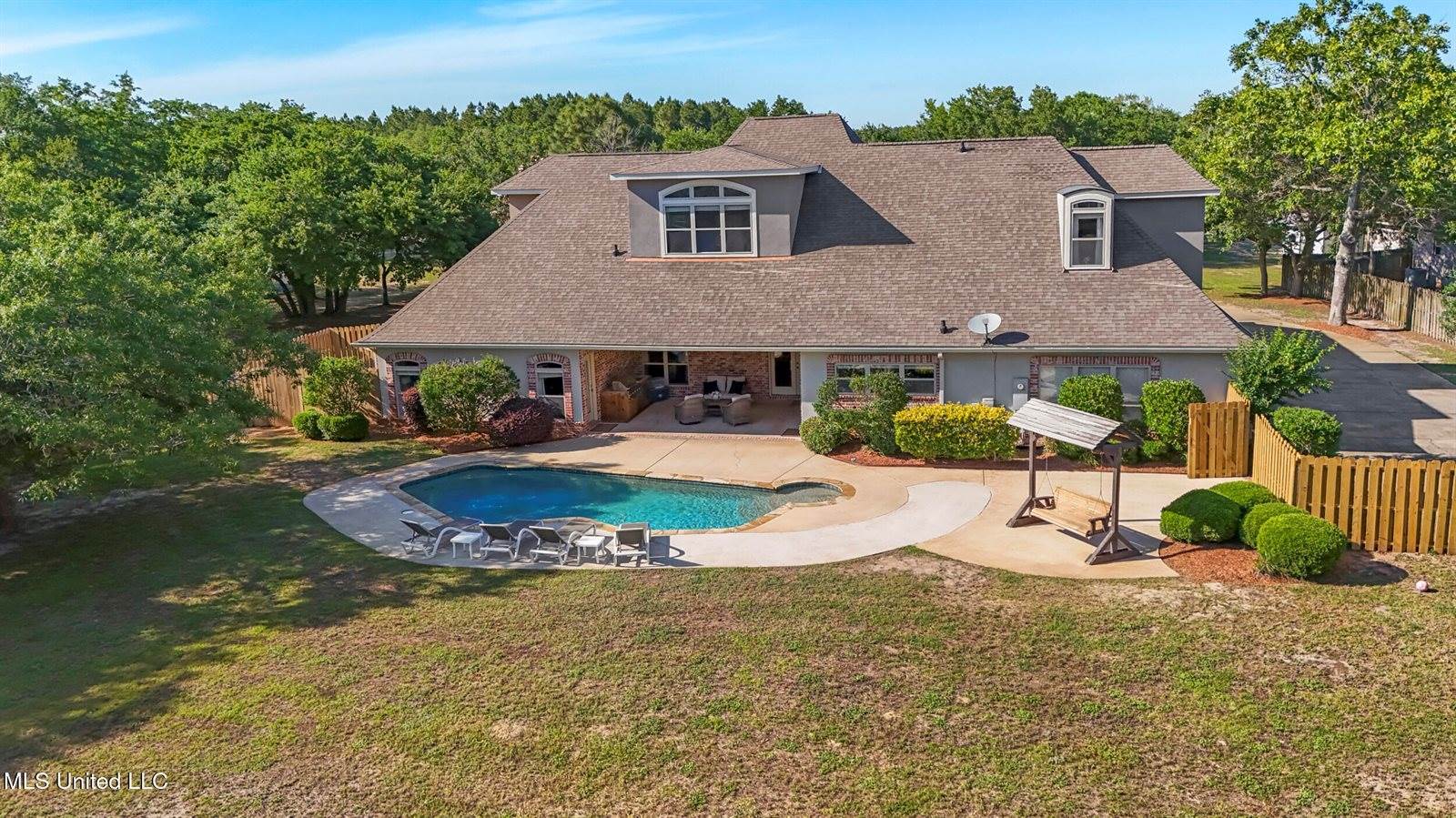 1914 Shelby Lane, Ocean Springs, MS 39564