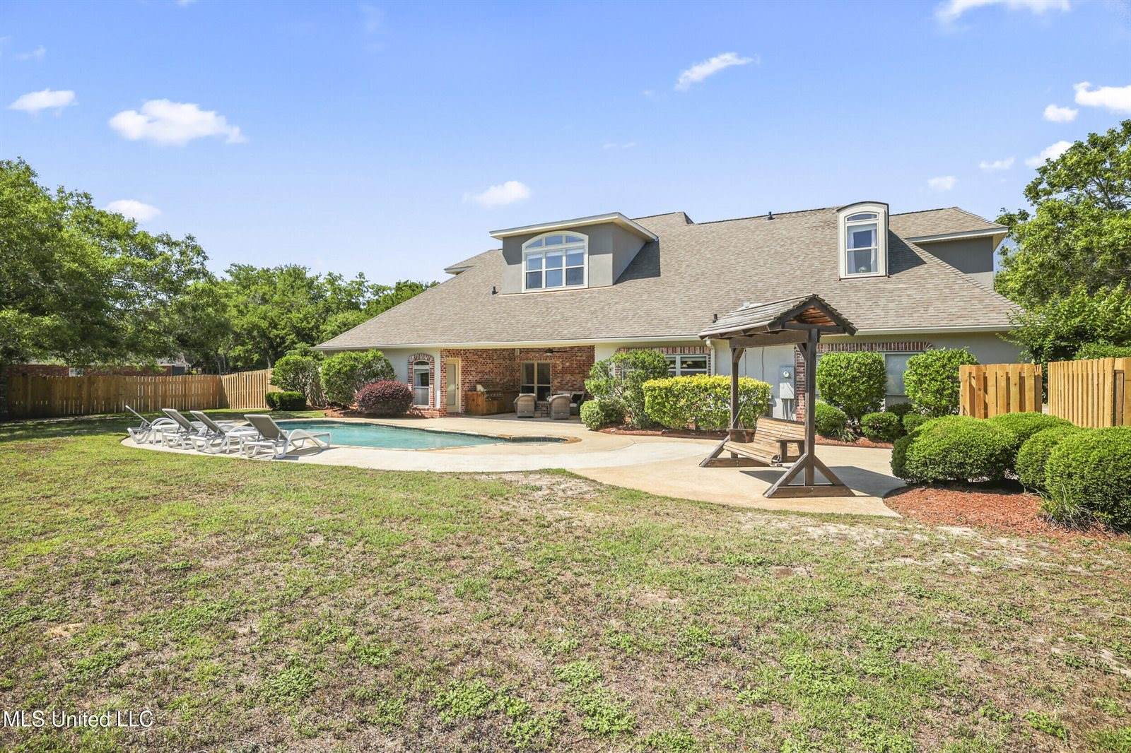 1914 Shelby Lane, Ocean Springs, MS 39564