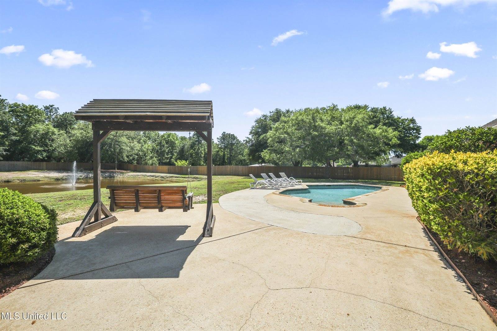 1914 Shelby Lane, Ocean Springs, MS 39564