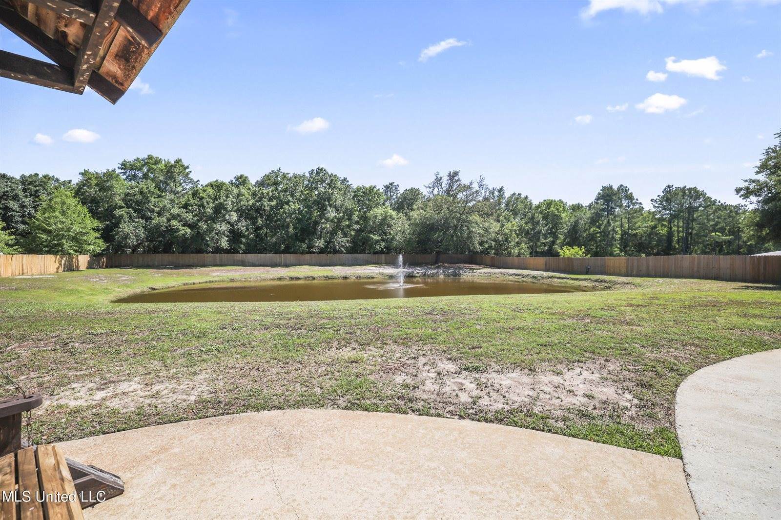 1914 Shelby Lane, Ocean Springs, MS 39564