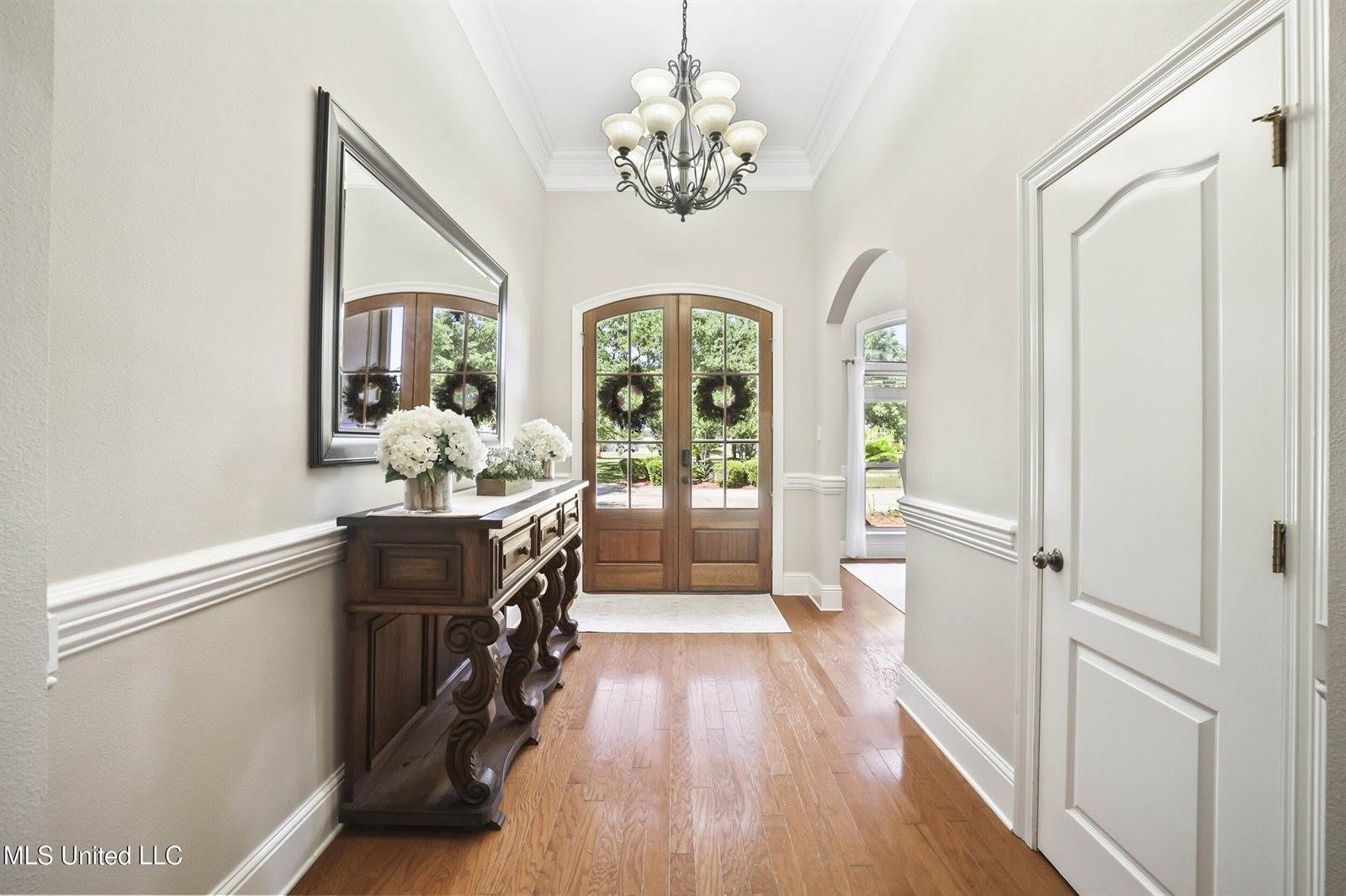 1914 Shelby Lane, Ocean Springs, MS 39564