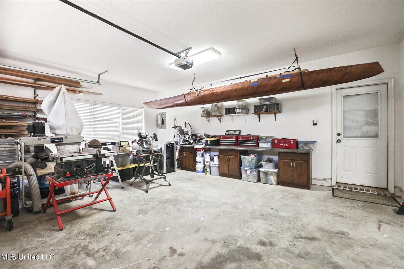 1914 Shelby Lane, Ocean Springs, MS 39564