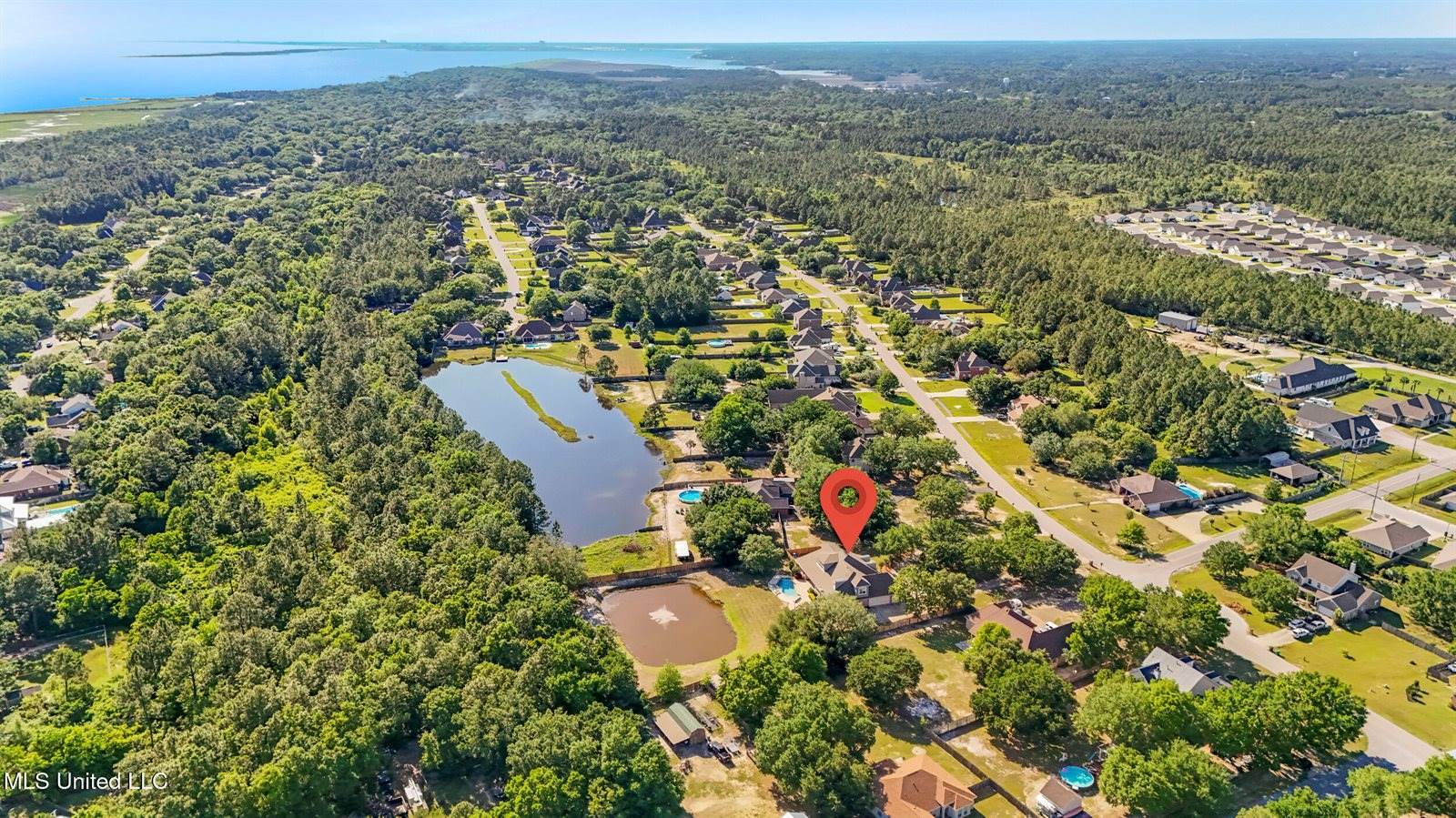 1914 Shelby Lane, Ocean Springs, MS 39564