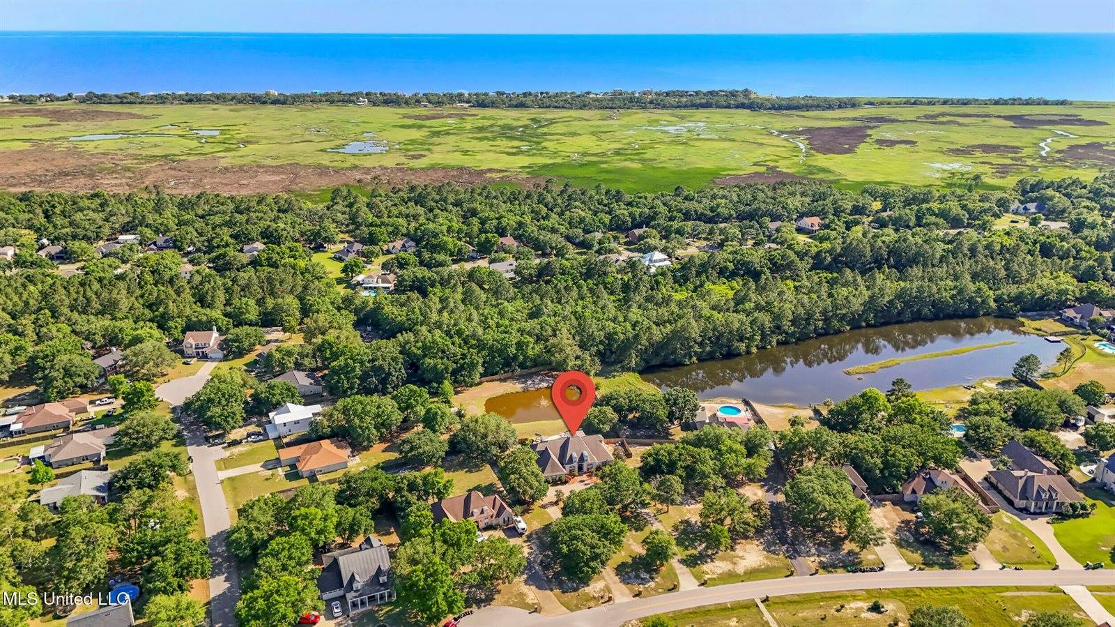 1914 Shelby Lane, Ocean Springs, MS 39564