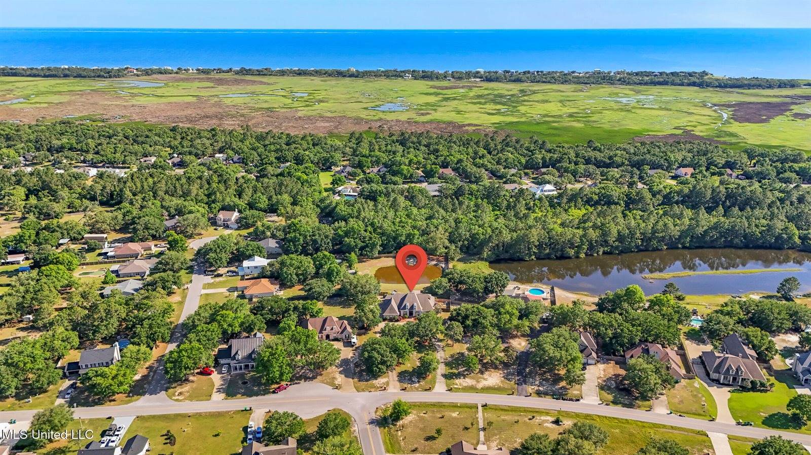 1914 Shelby Lane, Ocean Springs, MS 39564