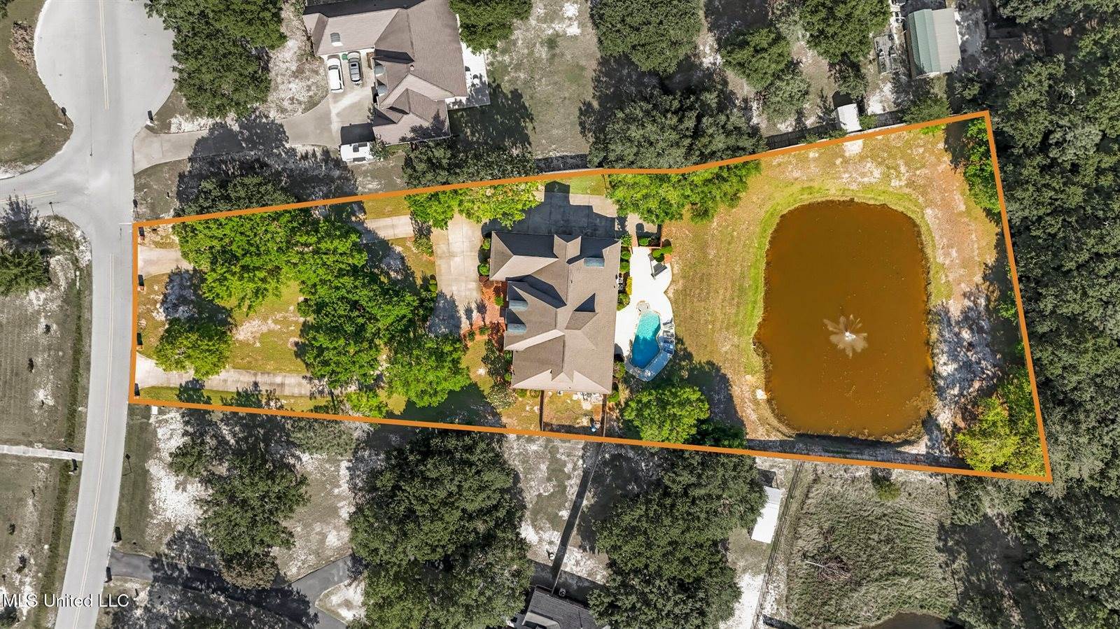 1914 Shelby Lane, Ocean Springs, MS 39564