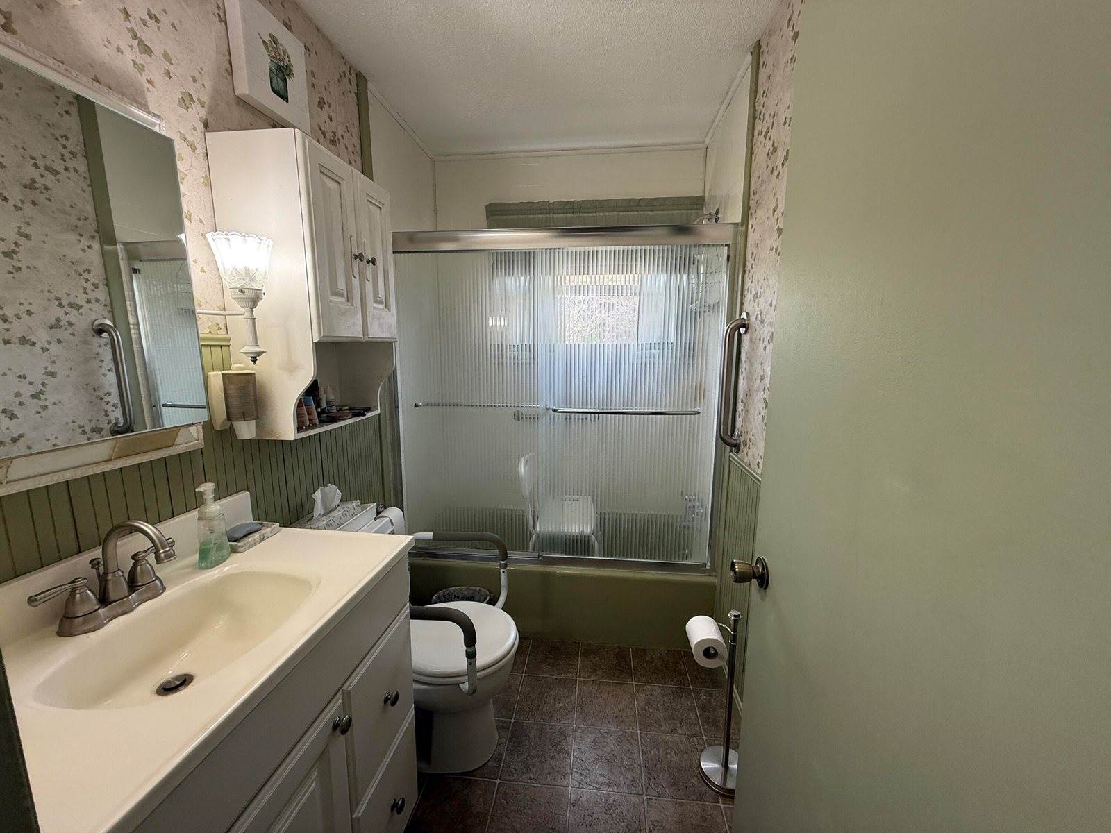 7 Sixth Avenue, Augusta, ME 04330