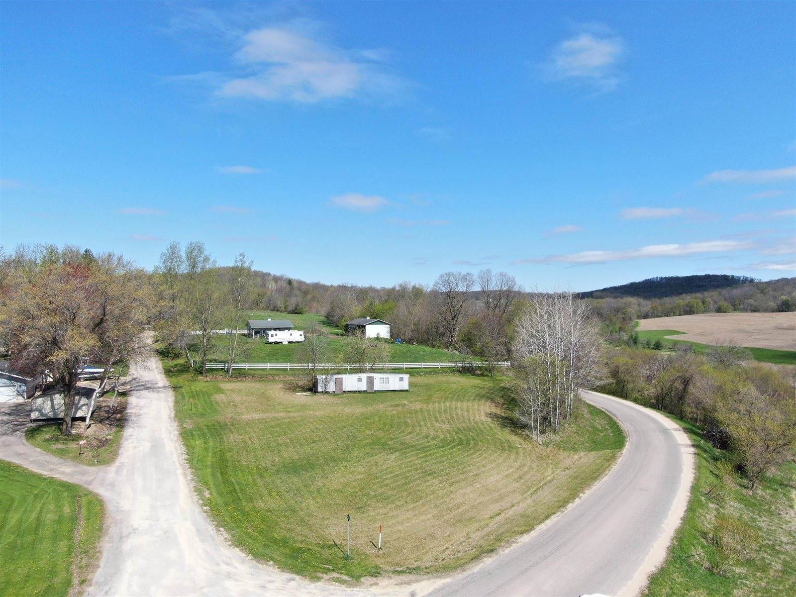 E17486 Pesik Dr, Hillsboro, WI 54634