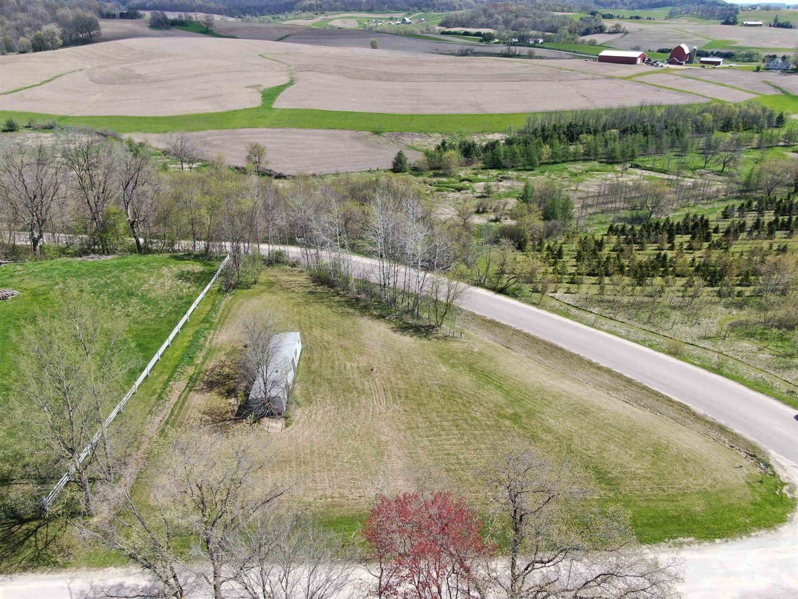 E17486 Pesik Dr, Hillsboro, WI 54634