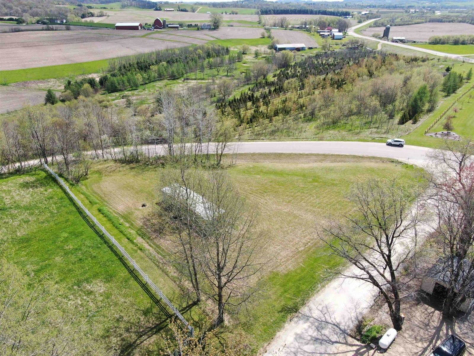 E17486 Pesik Dr, Hillsboro, WI 54634