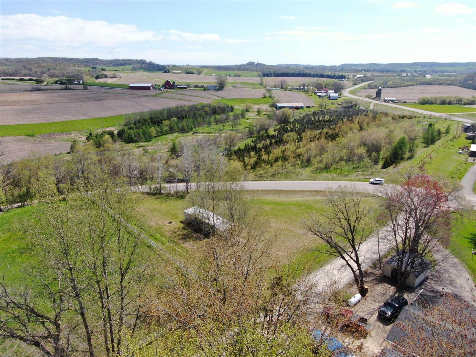 E17486 Pesik Dr, Hillsboro, WI 54634