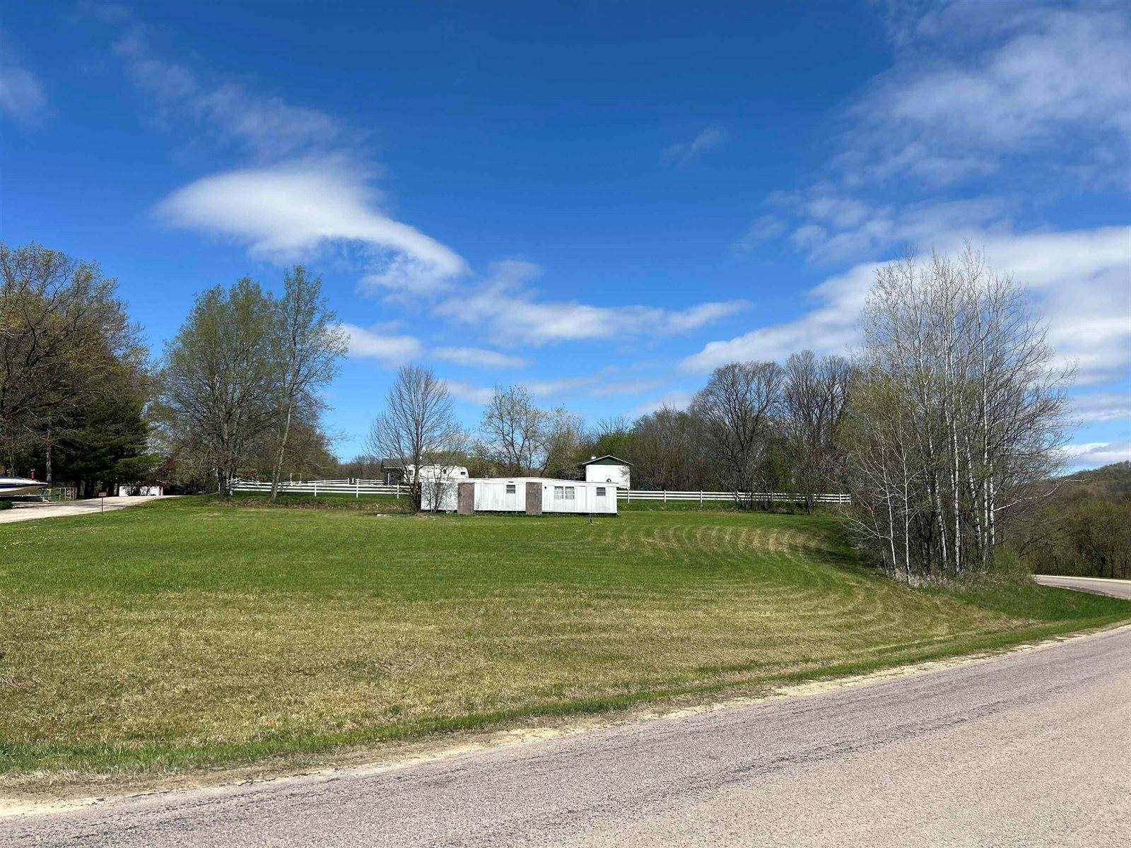 E17486 Pesik Dr, Hillsboro, WI 54634