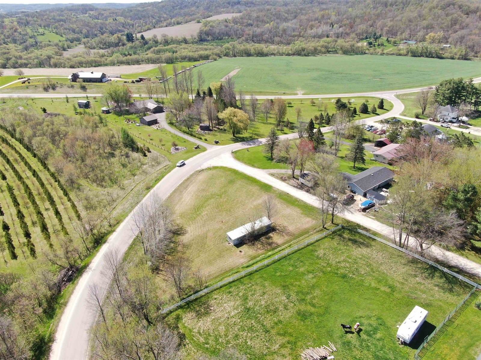 E17486 Pesik Dr, Hillsboro, WI 54634