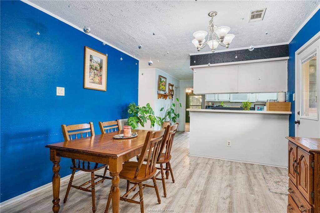 2503 Westwood Main Drive, Bryan, TX 77807