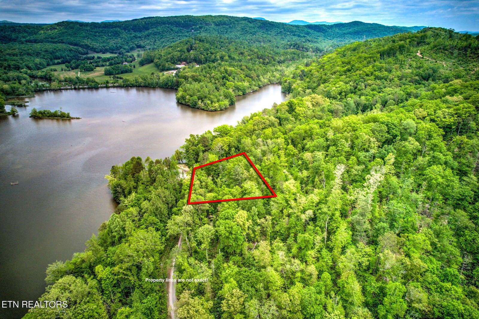 126 & 130 Lake View Drive, Harriman, TN 37748