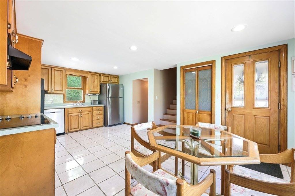 29 Goodhue Ave, Chicopee, MA 01020