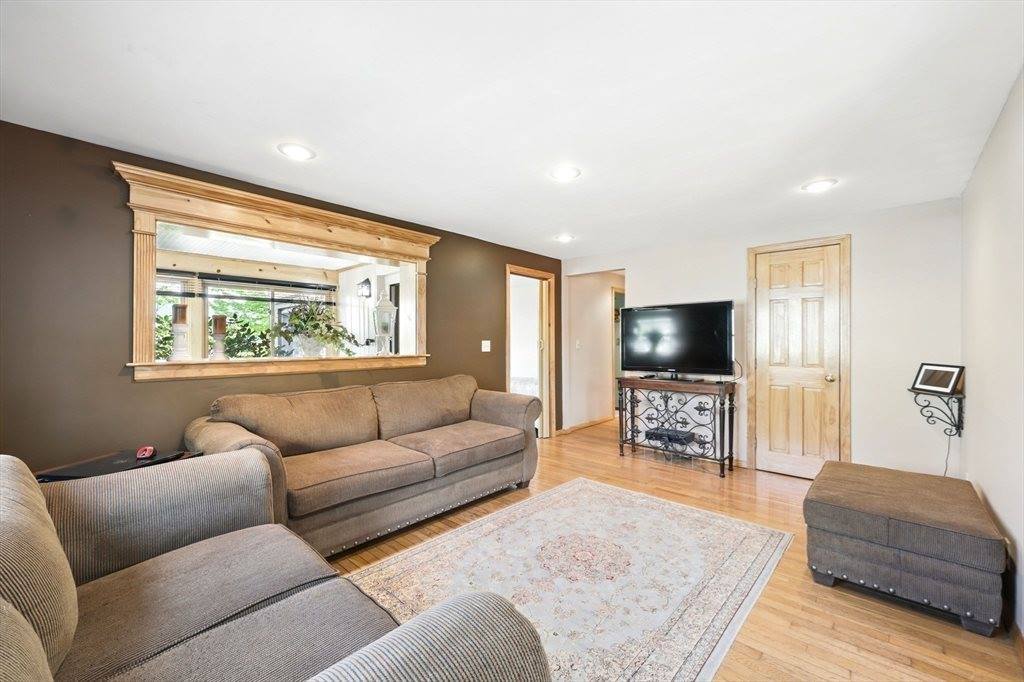 29 Goodhue Ave, Chicopee, MA 01020