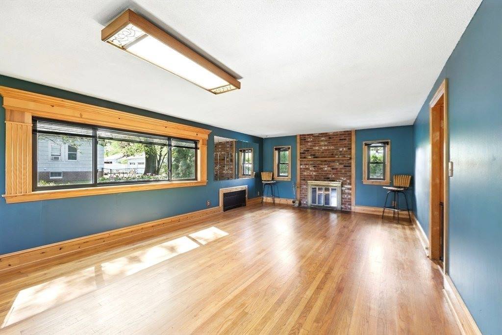 29 Goodhue Ave, Chicopee, MA 01020