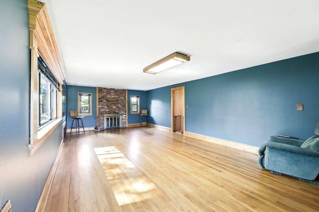 29 Goodhue Ave, Chicopee, MA 01020