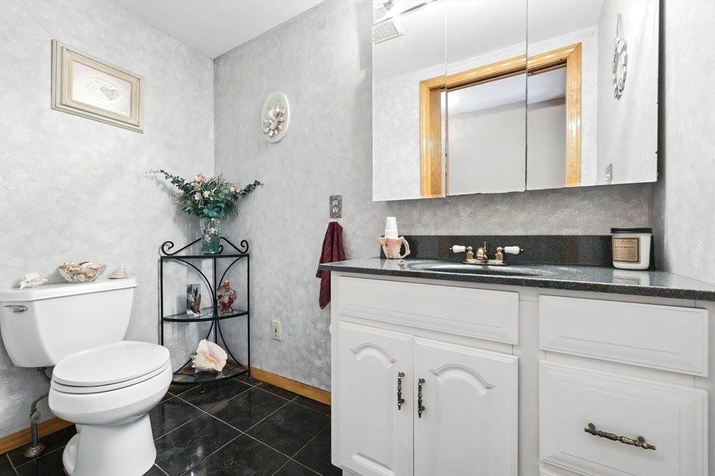 29 Goodhue Ave, Chicopee, MA 01020