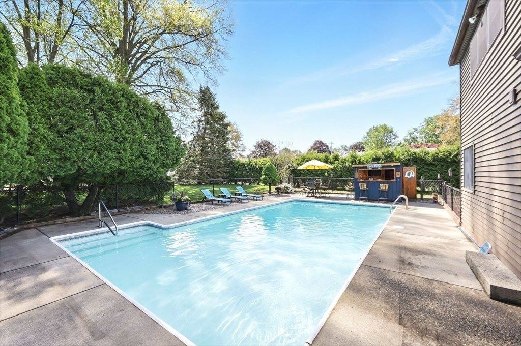 29 Goodhue Ave, Chicopee, MA 01020