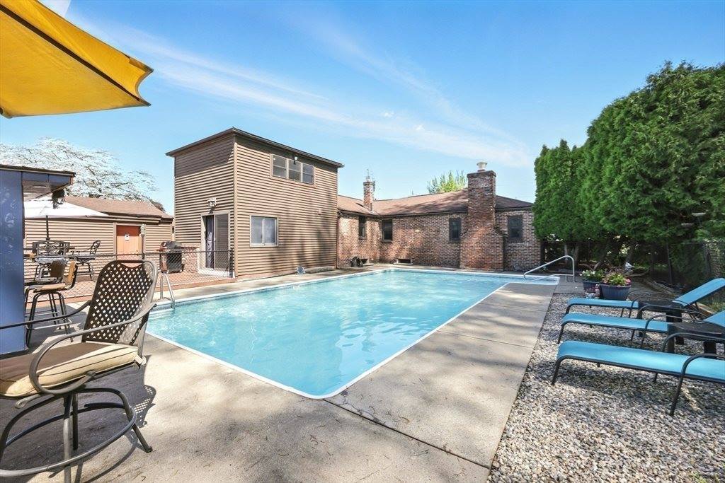 29 Goodhue Ave, Chicopee, MA 01020