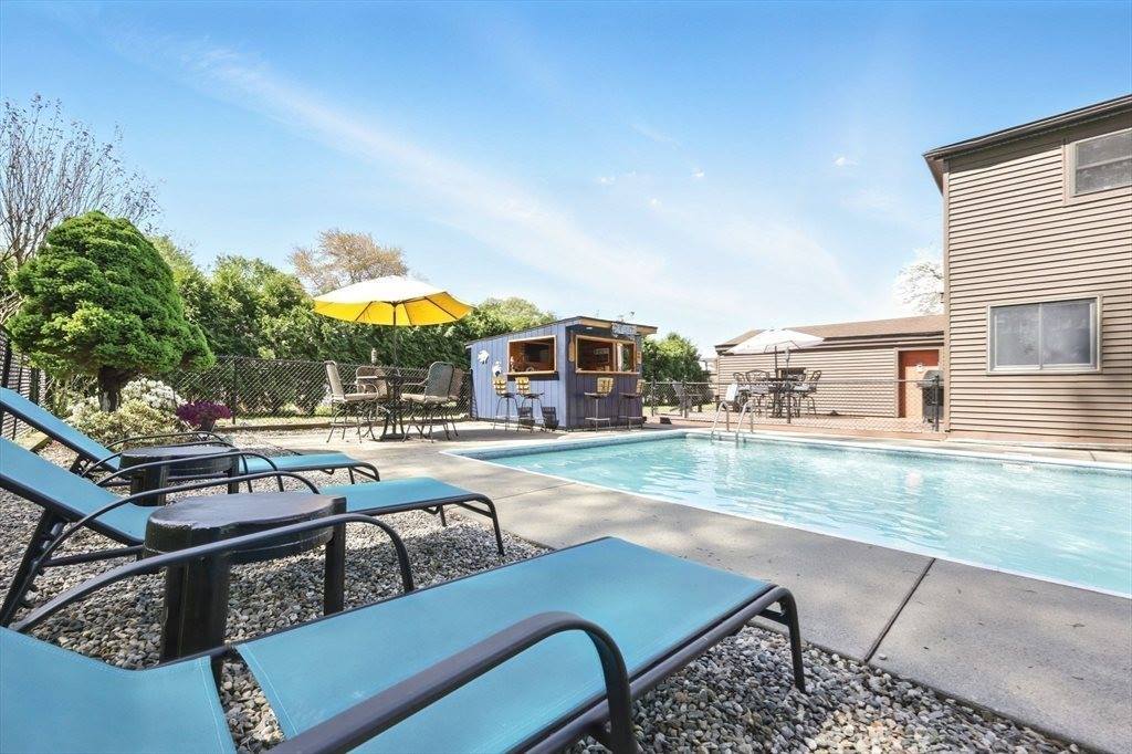 29 Goodhue Ave, Chicopee, MA 01020