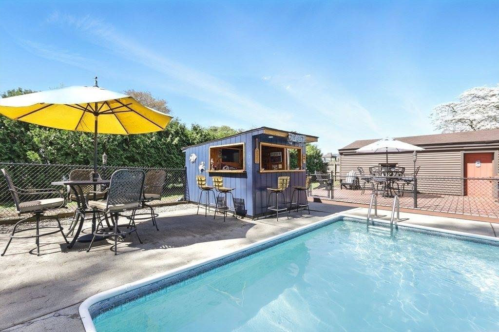 29 Goodhue Ave, Chicopee, MA 01020