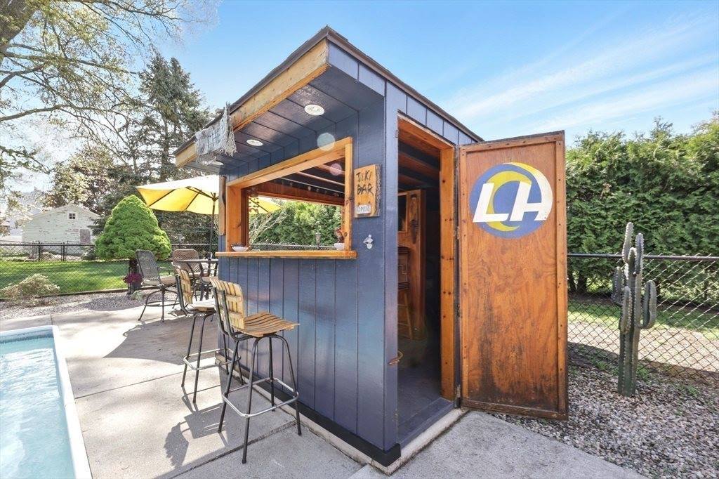 29 Goodhue Ave, Chicopee, MA 01020