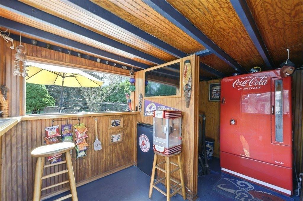 29 Goodhue Ave, Chicopee, MA 01020