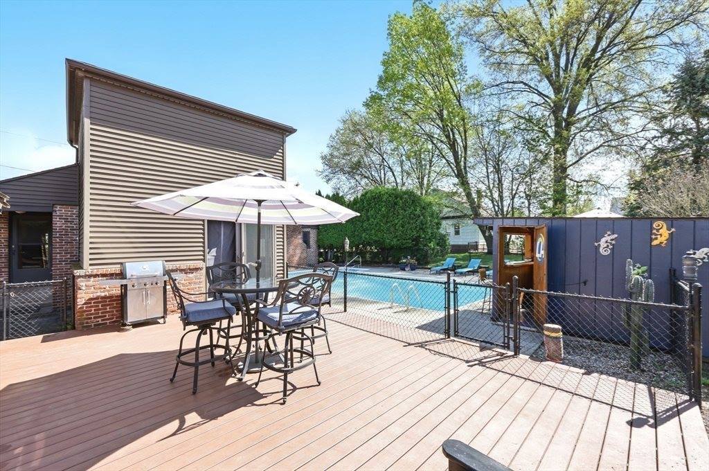 29 Goodhue Ave, Chicopee, MA 01020