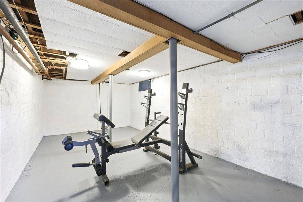 29 Goodhue Ave, Chicopee, MA 01020