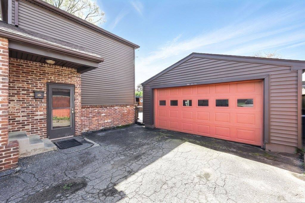 29 Goodhue Ave, Chicopee, MA 01020