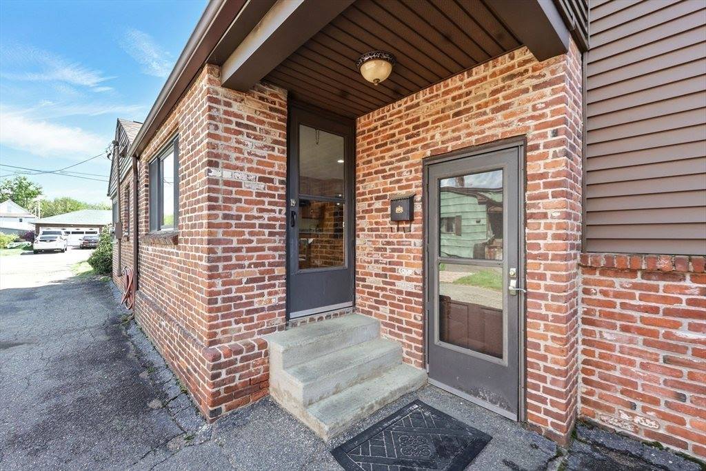 29 Goodhue Ave, Chicopee, MA 01020