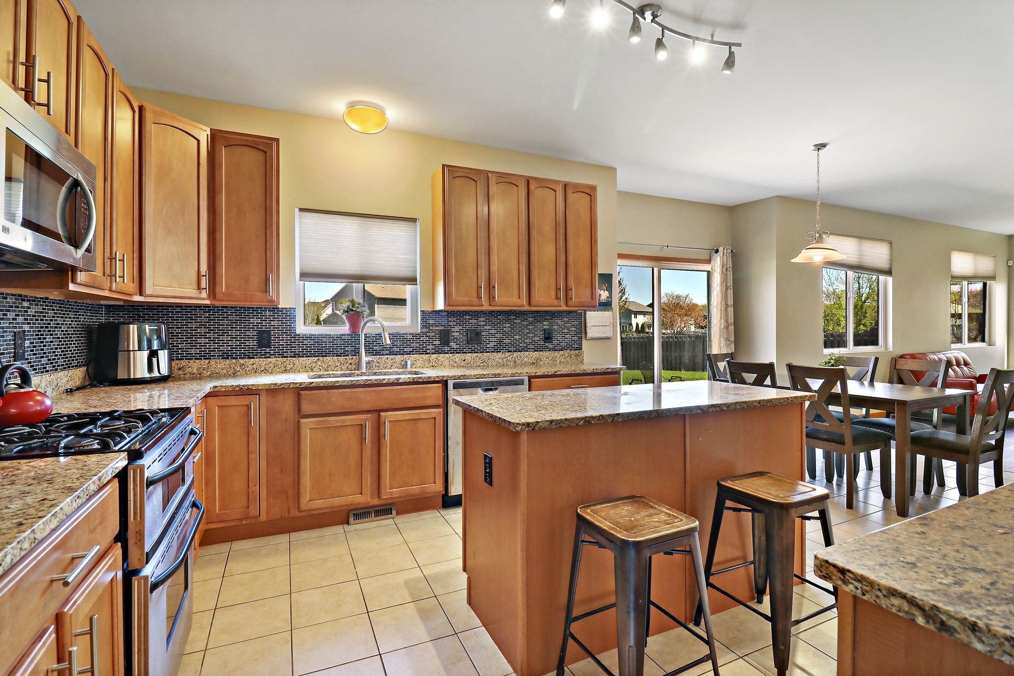 11418 61st St, Kenosha, WI 53142