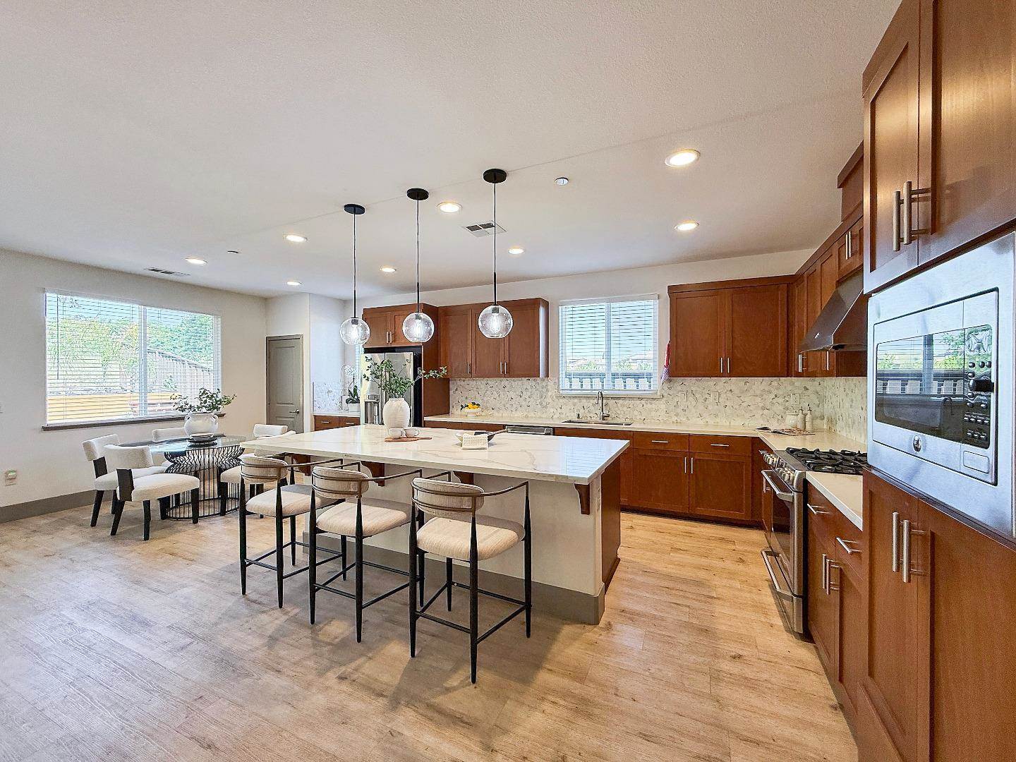 9283 Rancho Hills DR, Gilroy, CA 95020