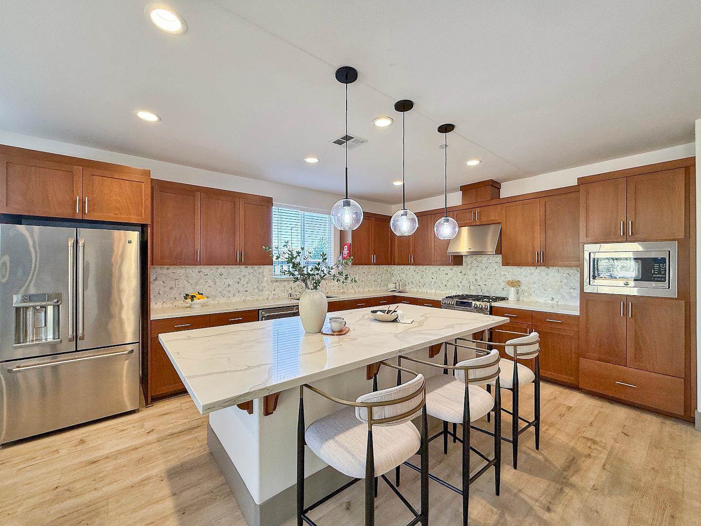 9283 Rancho Hills DR, Gilroy, CA 95020