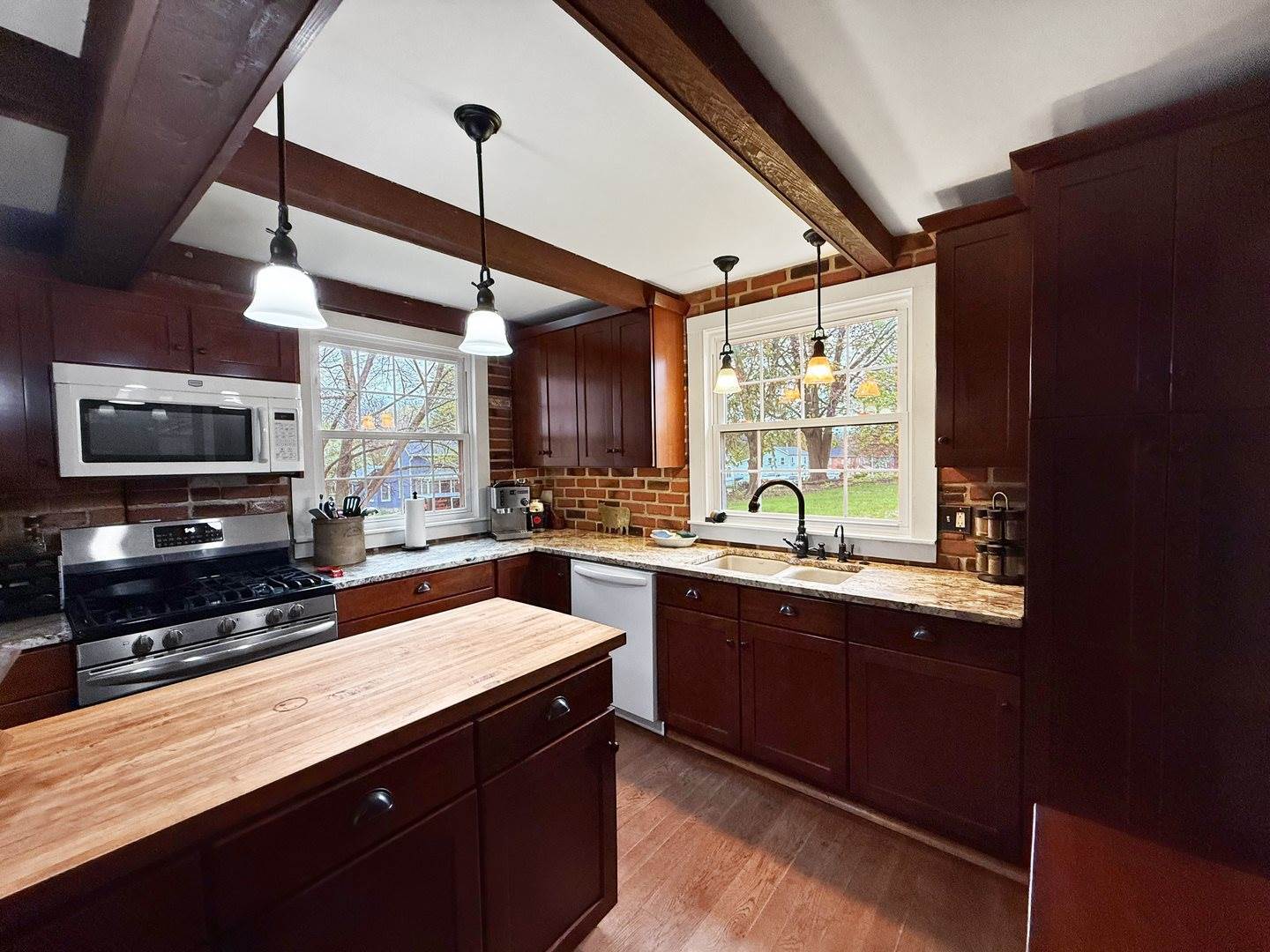 215 North Mill Street, Cedarville, IL 61013