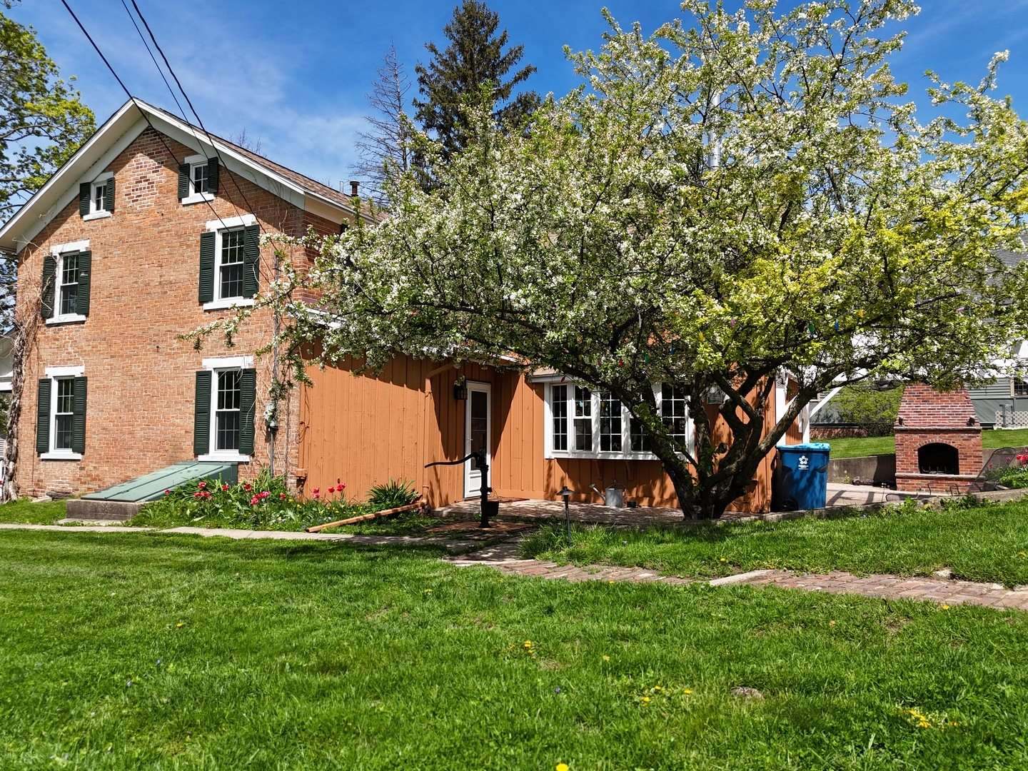 215 North Mill Street, Cedarville, IL 61013