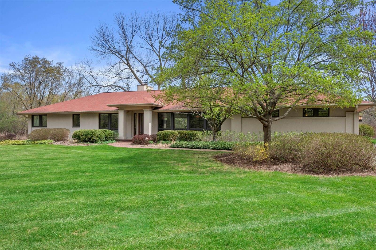 8350 North Pelican Ln, River Hills, WI 53217