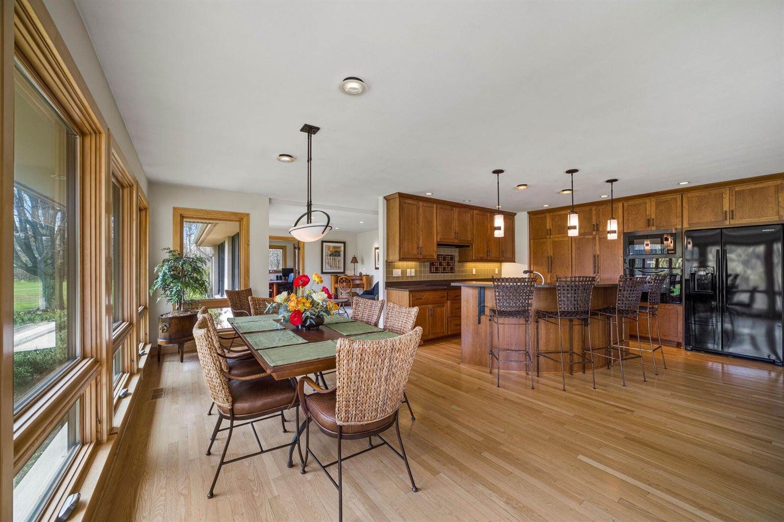 8350 North Pelican Ln, River Hills, WI 53217